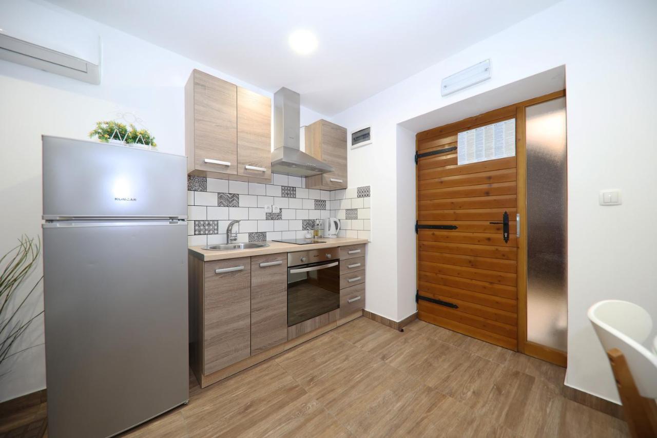 Apartmani Dvor Betina Betina  Zewnętrze zdjęcie