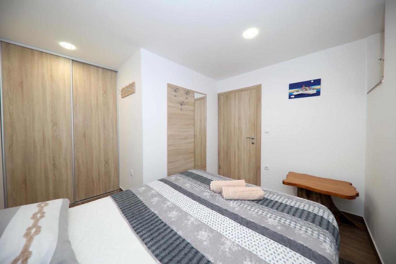 Apartmani Dvor Betina Betina  Zewnętrze zdjęcie