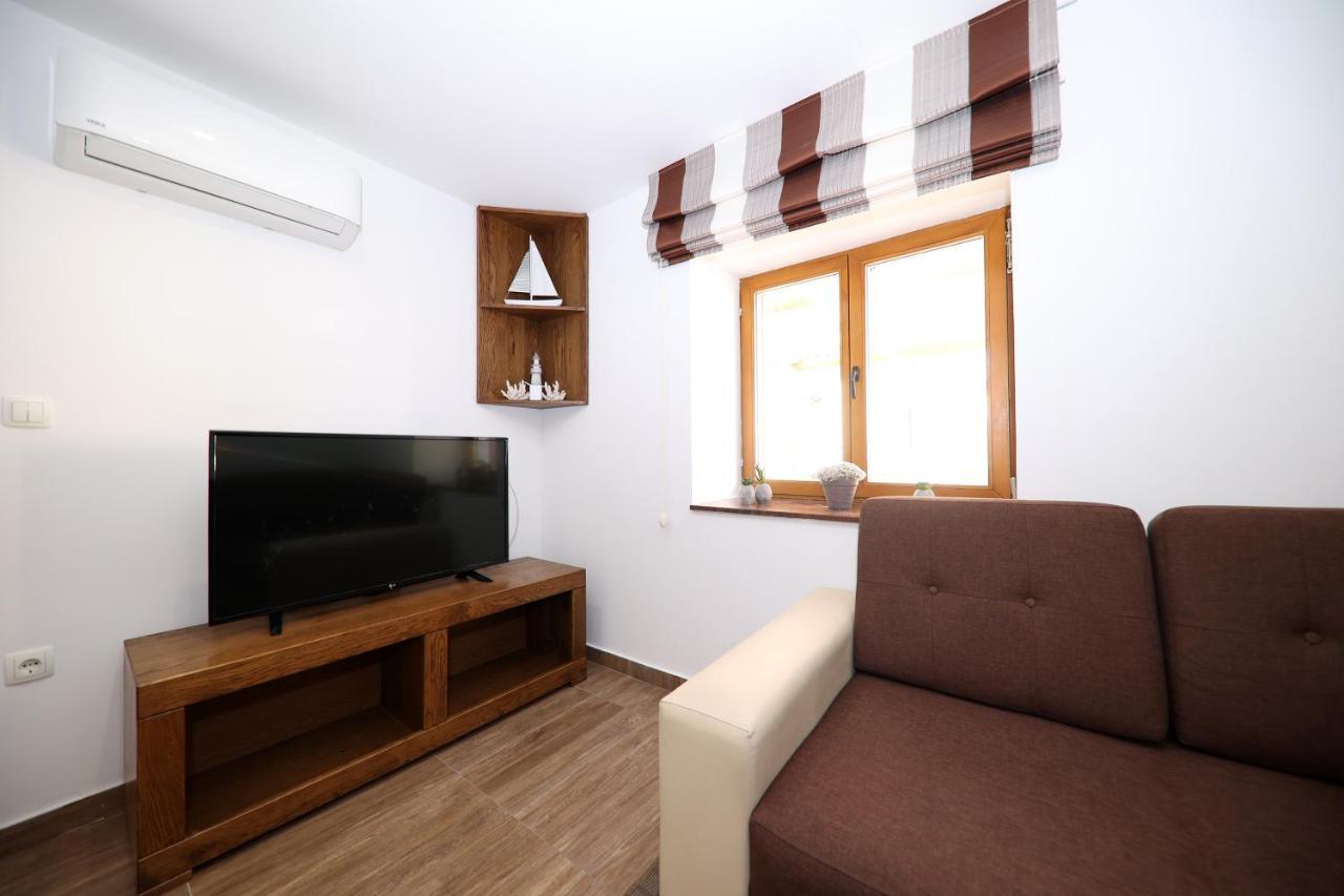 Apartmani Dvor Betina Betina  Zewnętrze zdjęcie